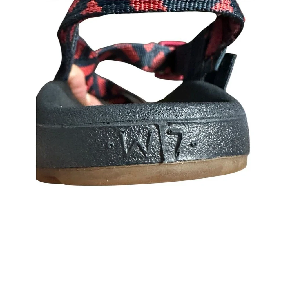 Chaco Z/2 Classic Sandals Womens 7 Salmon Pink Navy Toe Loop Hiking Trail